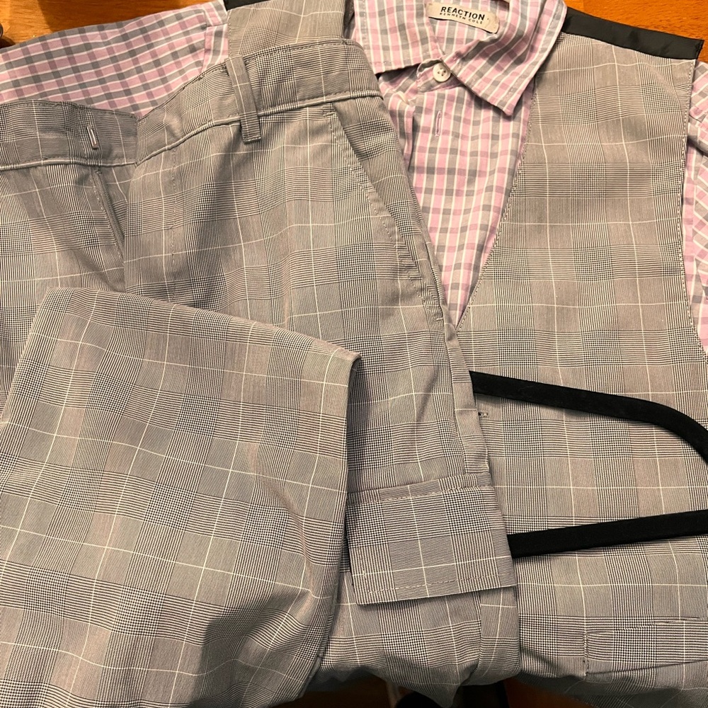 Kenneth Cole boys 3 piece suit size 10.
